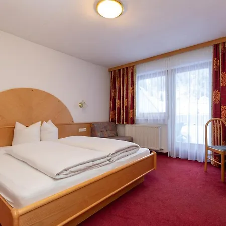Kardona Hotel 3*